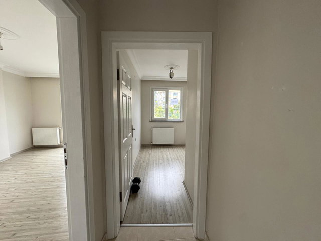 ÇAYIROVA ÖZGÜRLÜK MAHALLESİ ARA KAT KİRALIK 2+1 DAİRE
