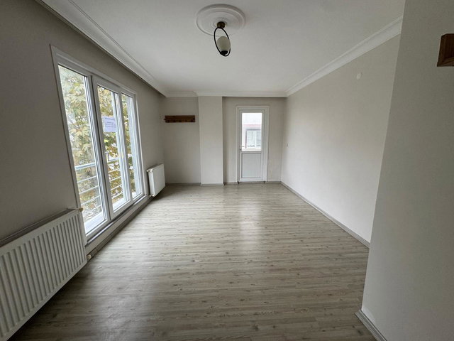 ÇAYIROVA ÖZGÜRLÜK MAHALLESİ ARA KAT KİRALIK 2+1 DAİRE