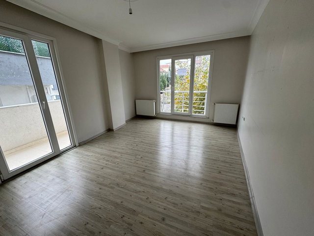 ÇAYIROVA ÖZGÜRLÜK MAHALLESİ ARA KAT KİRALIK 2+1 DAİRE
