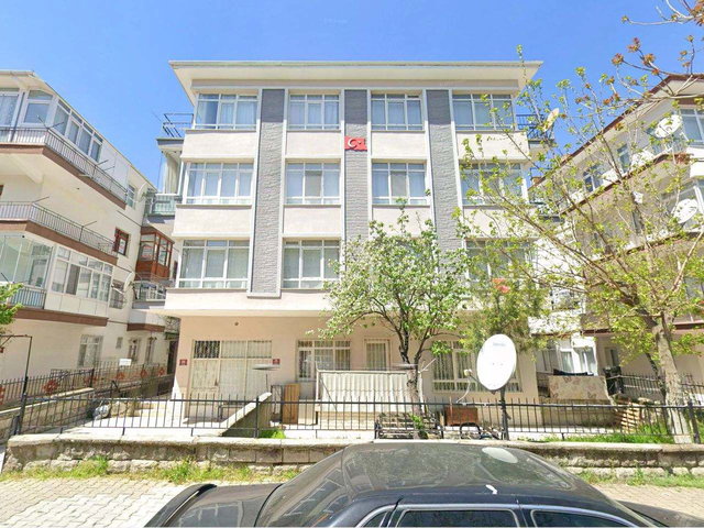 SAİMEKADIN GÖMÜ SOKAK'TA MERKEZİ KONUMDA SATILIK 3+1 DAİRE