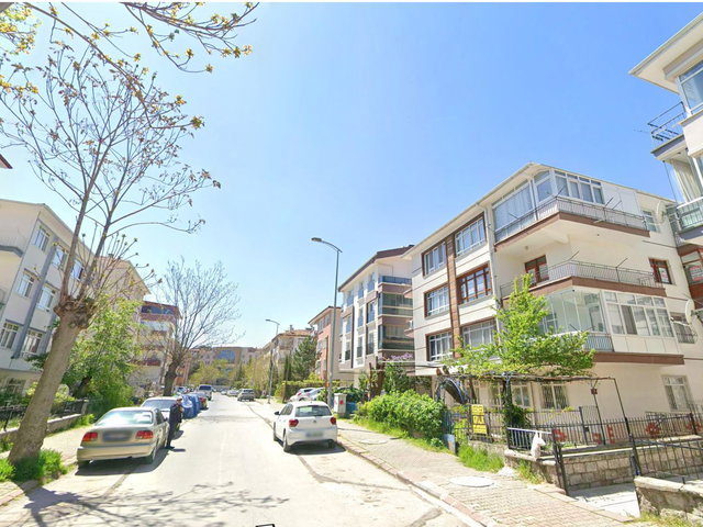SAİMEKADIN GÖMÜ SOKAK'TA MERKEZİ KONUMDA SATILIK 3+1 DAİRE