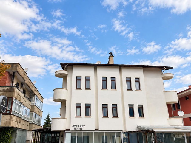 BÜYÜKESAT UĞUR MUMCU SOKAĞI EŞYALI 1+1 KİRALIK BAHÇE KULLANIMLI