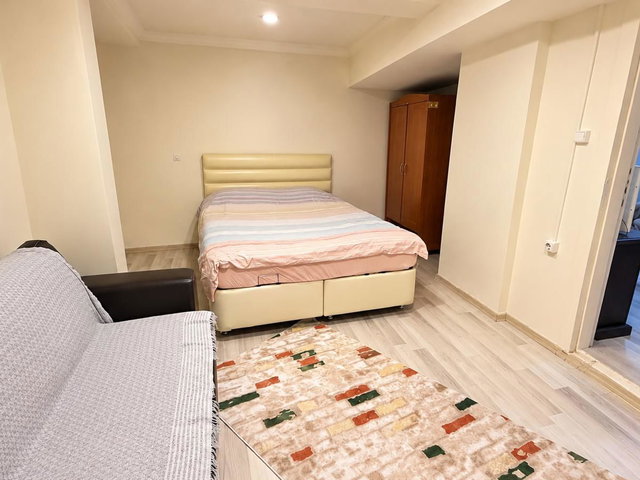 BÜYÜKESAT UĞUR MUMCU SOKAĞI EŞYALI 1+1 KİRALIK BAHÇE KULLANIMLI