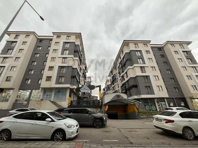 RE/MAX LACIVERT'TEN ŞEHİR HASTANESİ KARŞISINDA KİRALIK 3+1 DAIRE