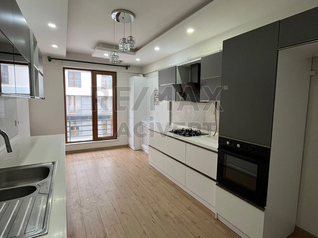 RE/MAX LACIVERT'TEN ŞEHİR HASTANESİ KARŞISINDA KİRALIK 3+1 DAIRE