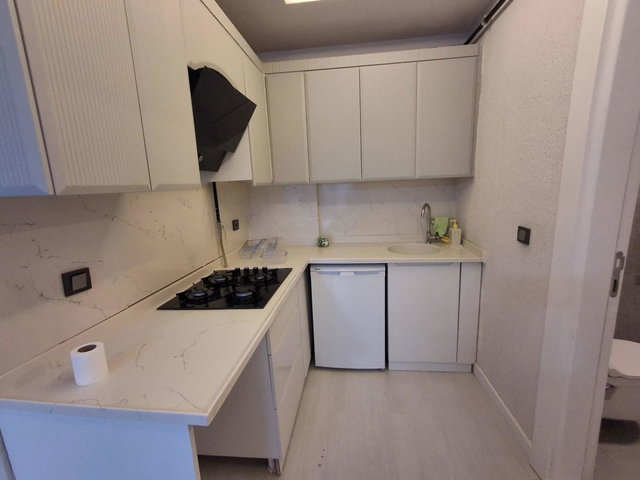 REMAX İLKE'DEN KOMBİNA'DA 1+1 KİRALIK EŞYALI LÜKS ARA KAT DAİRE