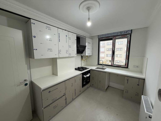 SAHRAYICEDİT KÖŞE BİNADA SIFIR KİRALIK 2+1 DAİRE