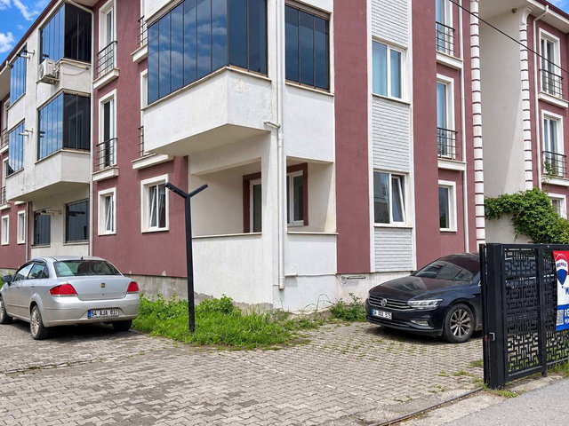REMAX 3+1 135M² METROBÜS / OKULLAR BÖLGESİ / DOLMUŞ Y. MESAFESİ