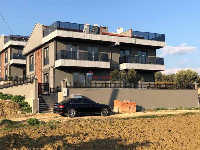 ŞARKÖY ERİKLİCEDE DENİZ MANZARALI 400M İKİZ TRİPLEX VİLLA