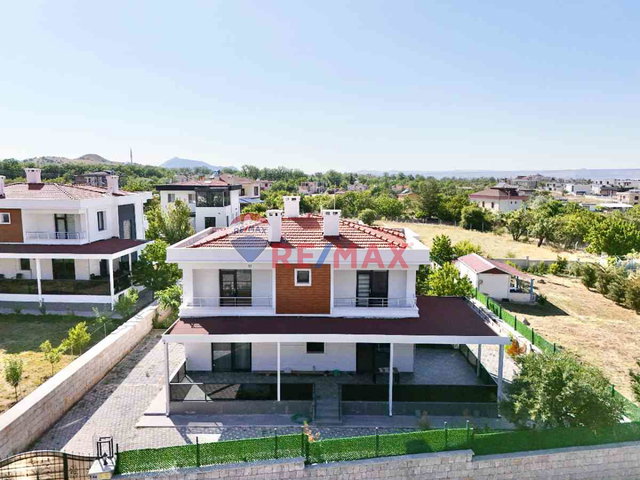 ERENKÖY' DE 1042 M² BÜYÜK ARSALI 5+1 LÜX GENİŞ OTURUMLU VİLLA