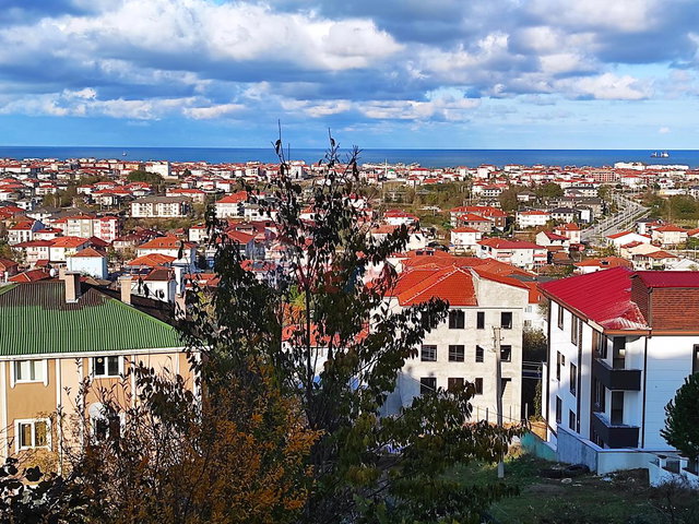 RE/MAX MAVİ'DEN 2500 M2 ARSA İÇERİSİNDE MÜSTAKİL 6+1 MALİKANE