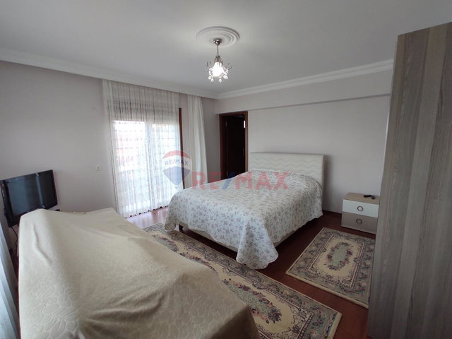 RE/MAX MAVİ'DEN 2500 M2 ARSA İÇERİSİNDE MÜSTAKİL 6+1 MALİKANE