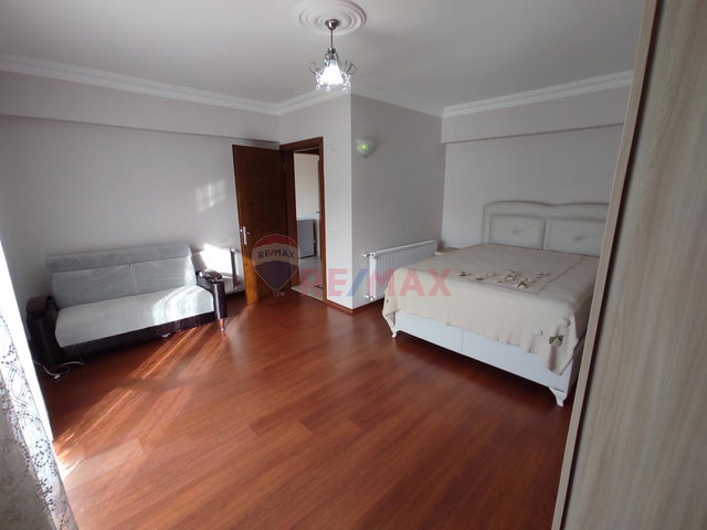 RE/MAX MAVİ'DEN 2500 M2 ARSA İÇERİSİNDE MÜSTAKİL 6+1 MALİKANE