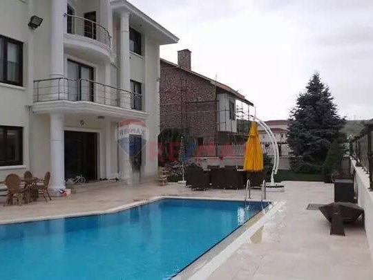 BEYTEPE BEYLER CADDESİNE YAKIN TAM MÜSTAKİL,HAVUZLU 7+2 SATILIK VİLLA