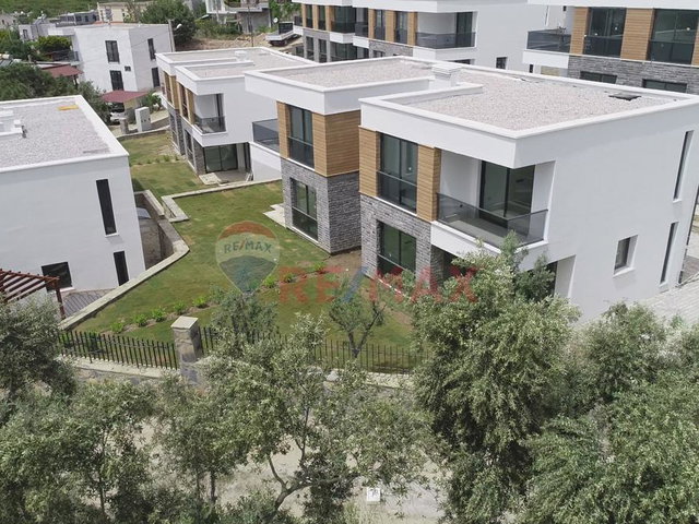 KUYUCAK’TA PLAJLI VE GÜVENLİKLİ SİTE İÇİ YAŞAM