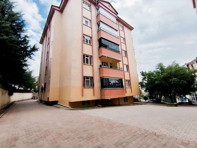 KURUMSALDAN ABDULLAHPAŞA SİTE İÇİ ARA KAT KİRALIK 3+1 DAİRE