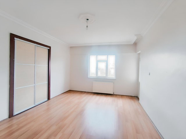 KURUMSALDAN ABDULLAHPAŞA SİTE İÇİ ARA KAT KİRALIK 3+1 DAİRE