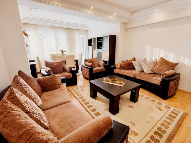 SAKARYA CAD. ÜZERİ MERKEZİ KONUM ARA KAT FERAH GENİŞ M2 DAİRE