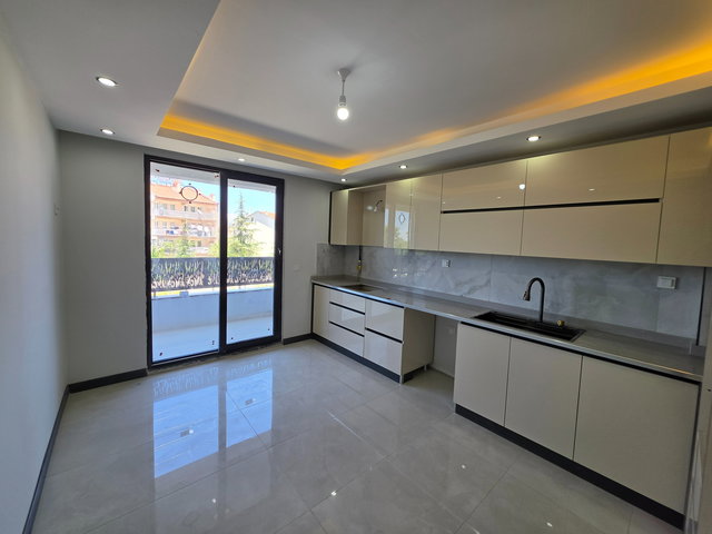 ACİL SATILIK BULVAR ÜSTÜNDE ULTRA LÜKS 3+1 GENİŞ DAİRE