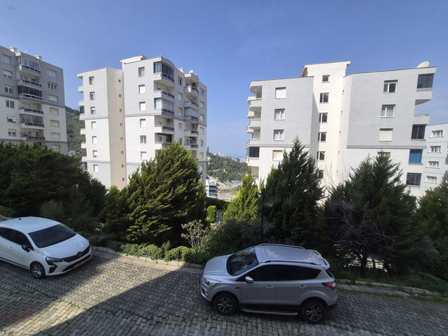 Ulufer'den Otoparklı Site İçinde Satılık Cam Balkonlu 3+1 Daire