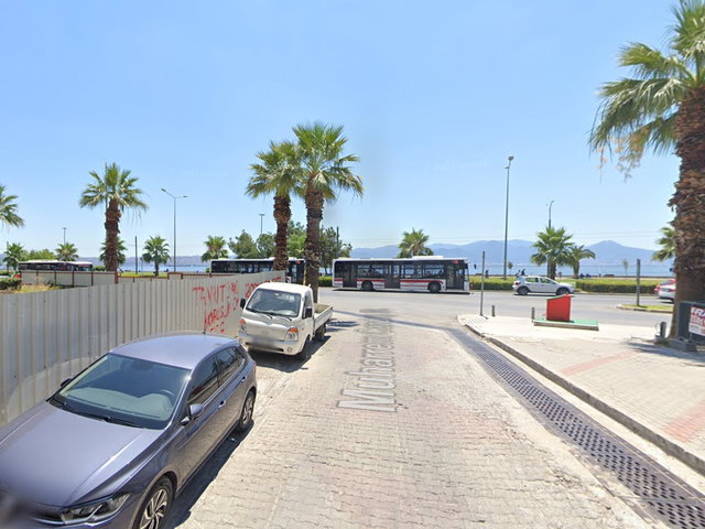 Bostanlı Sahil'e 190 M | 3+1 | Kat 3 | Doğalgazlı