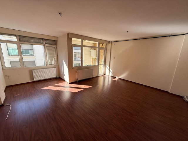 Bostanlı Sahil'e 190 M | 3+1 | Kat 3 | Doğalgazlı