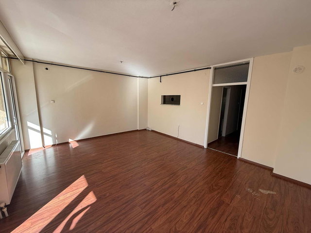 Bostanlı Sahil'e 190 M | 3+1 | Kat 3 | Doğalgazlı
