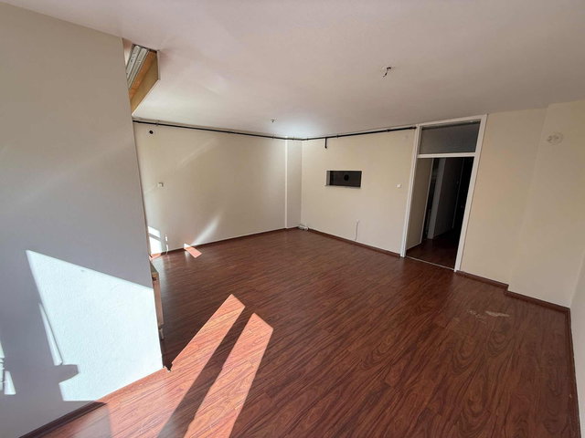 Bostanlı Sahil'e 190 M | 3+1 | Kat 3 | Doğalgazlı