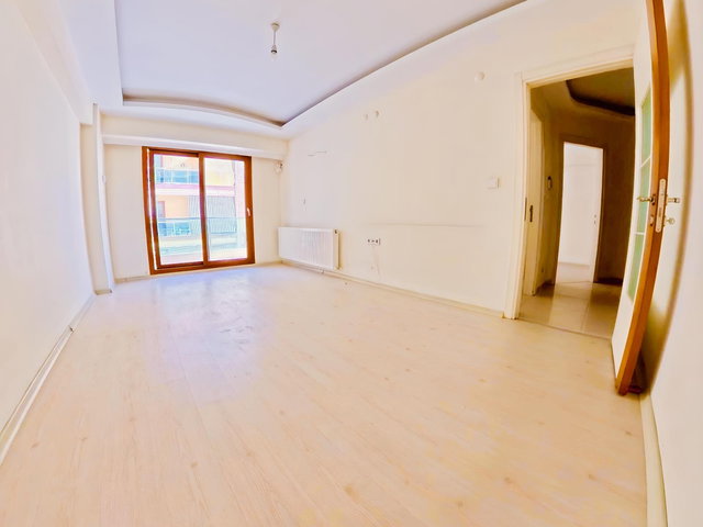 Ordu Bulvarı Arka Sokağı | Satılık 2+1 | Arakat | Geniş BALKON