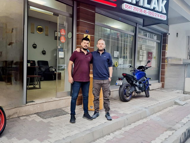 Alaybey'de Eşyalı Kiralık | Köşe 1+1 | Tadilatlı | Sahile 240 mt