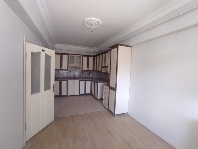MALATYA LİSESİ ARKASINDA AZ KATLI SATILIK DAİRE