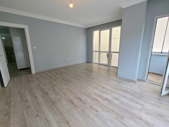 KULE'den | Otoparklı Butik Site'de Ferah ve Geniş 2+1 Ara Kat