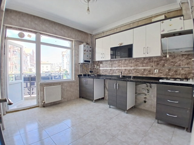 İG TOWER DAN BOSTANCIKTA CADDE YAKINI KATTA 3+1 DAİRE