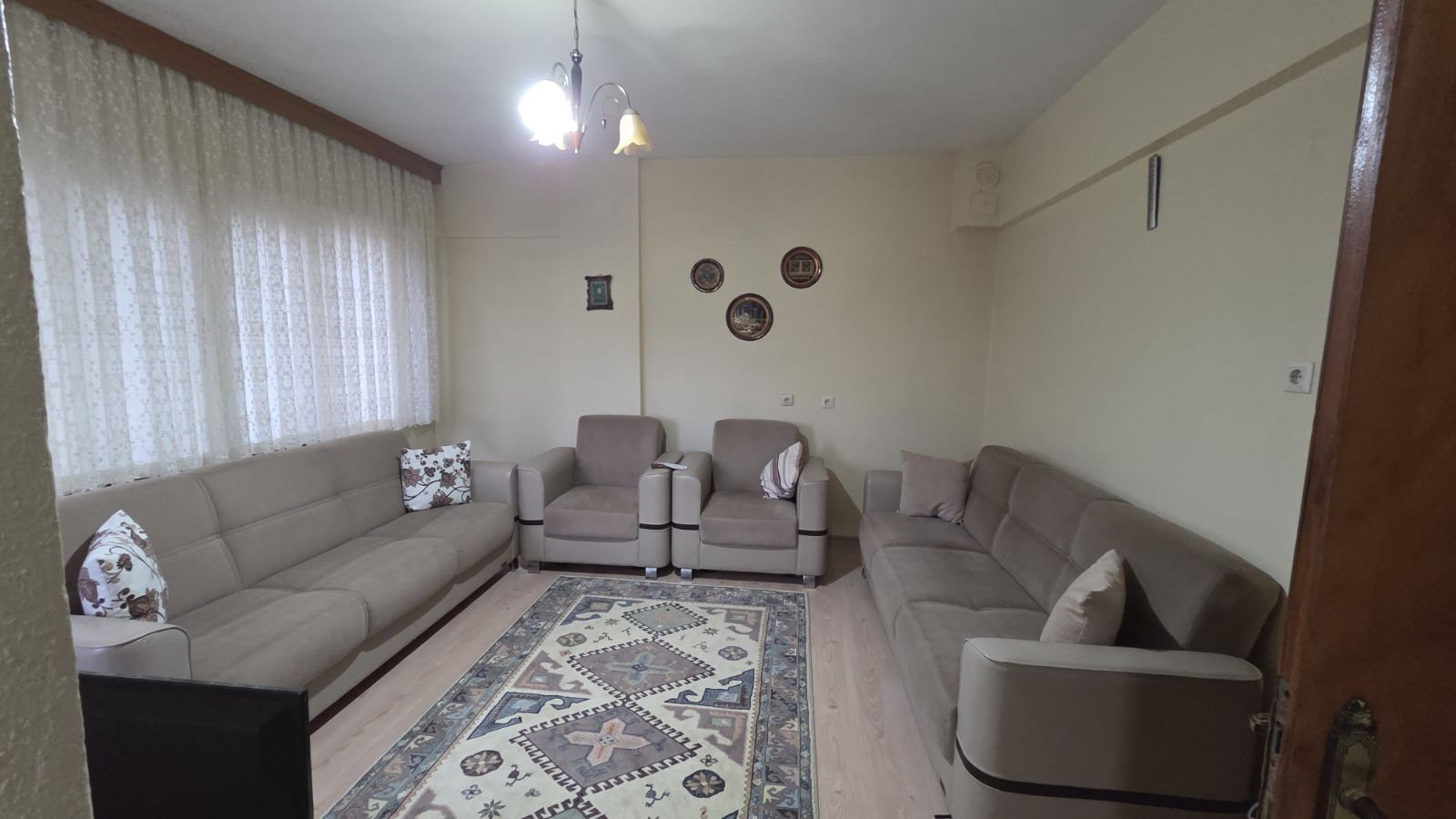 KAYMAK EMLAKTAN CARŞI MERKEZDE 3+1 SATILIK DAİRE