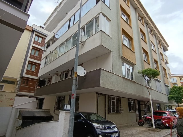ÜSKÜDAR CUMHURİYET MAHALLESİNDE ÇİMEN 2 SOKAKTA 2+1 GİRİŞ DAİRE