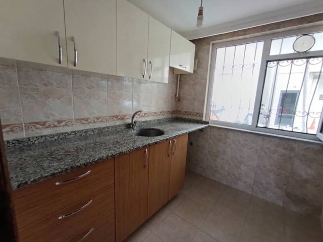 ÜSKÜDAR CUMHURİYET MAHALLESİNDE ÇİMEN 2 SOKAKTA 2+1 GİRİŞ DAİRE