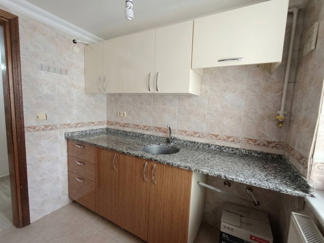 ÜSKÜDAR CUMHURİYET MAHALLESİNDE ÇİMEN 2 SOKAKTA 2+1 GİRİŞ DAİRE