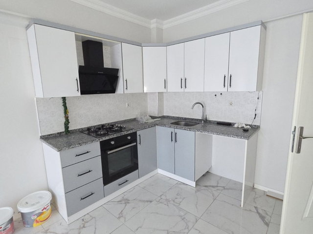 CARŞI MERKEZDE 3CÜ KAT YENİ BİNA KİRALIK DAİRE