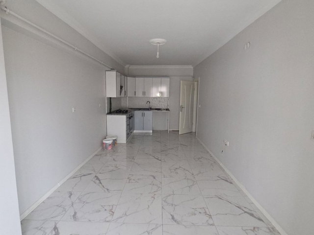 CARŞI MERKEZDE 3CÜ KAT YENİ BİNA KİRALIK DAİRE