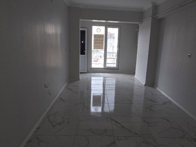 CARŞI MERKEZDE 3CÜ KAT YENİ BİNA KİRALIK DAİRE