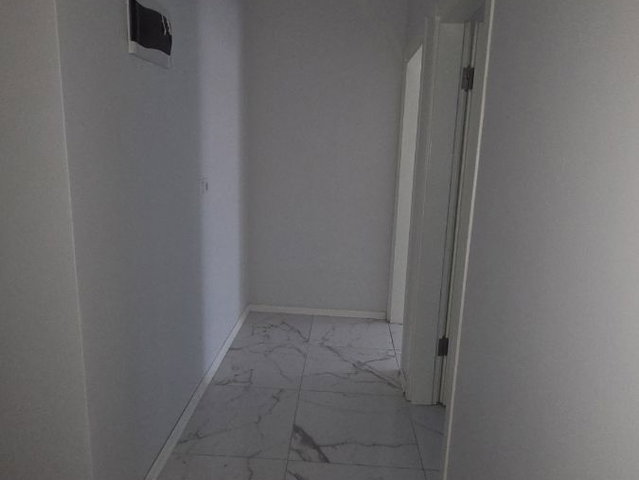 CARŞI MERKEZDE 3CÜ KAT YENİ BİNA KİRALIK DAİRE