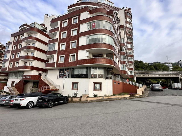 Trabzon 2 nolu Beşirlide satılık 4+1, 380 m2 saray gibi daire