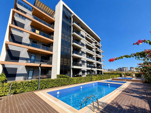 Altıntaş Rüzgar Luxury 5'te Havuz Manzaralı Eşyalı 1+1 Daire