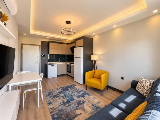 Altıntaş Rüzgar Luxury 5'te Havuz Manzaralı Eşyalı 1+1 Daire
