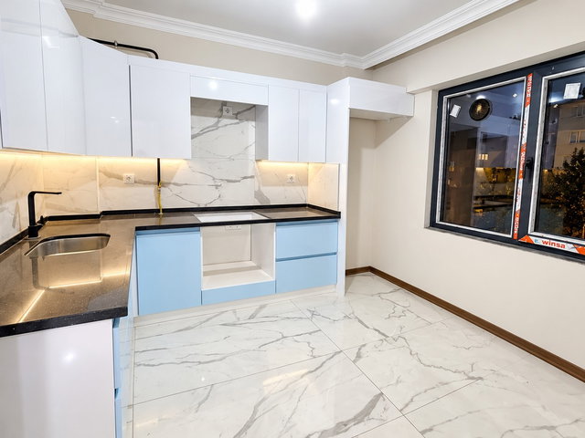 SAKARYA AKYAZI MAHALLESİ'NDE 2+1 DAİRE