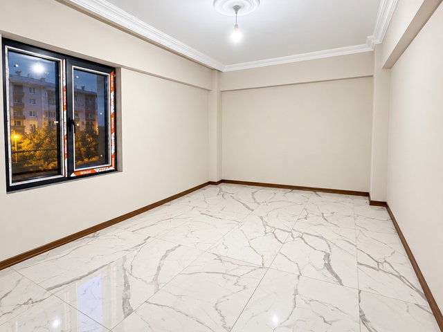 SAKARYA AKYAZI MAHALLESİ'NDE 2+1 DAİRE