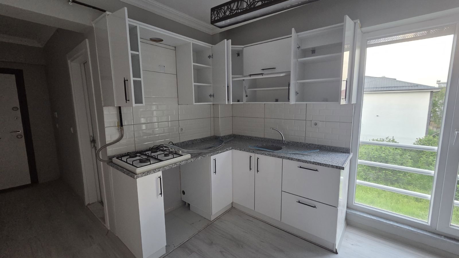 ORTA KAT HASTANEYE YAKIN 1+1 KİRALIK DAİRE