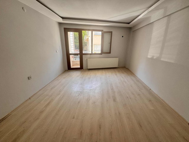 NOVUSS GAYRİMENKUL\Gülyaka'da arakat k.mutfak kiralık 3+1