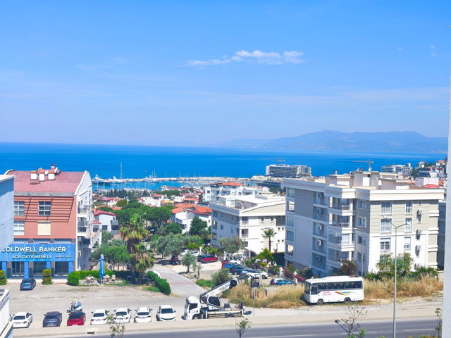 Kuşadası, Eğe Mah. Satılık deniz manzaralı 3+1 Geniş Daire