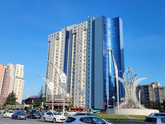 ATAŞEHİR GARDENYA PLAZA' DA ACIBADEM HAST. VE METROPOL AVM YANI